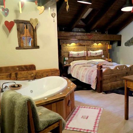 Romantica Suite Con Vasca Idromassaggio Aoste Extérieur photo